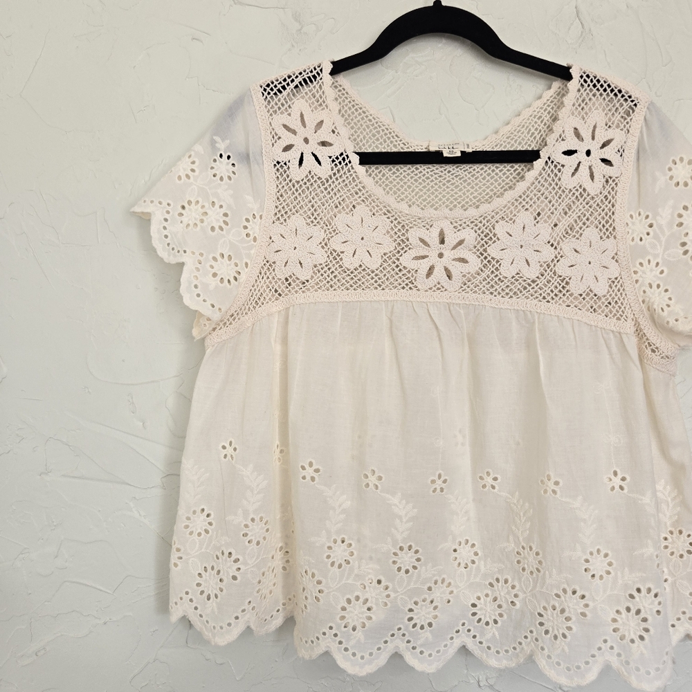 Artelier Nicole Miller Boho Eyelet Lattice Scalloped Cream Top, M - Picture 2 of 11